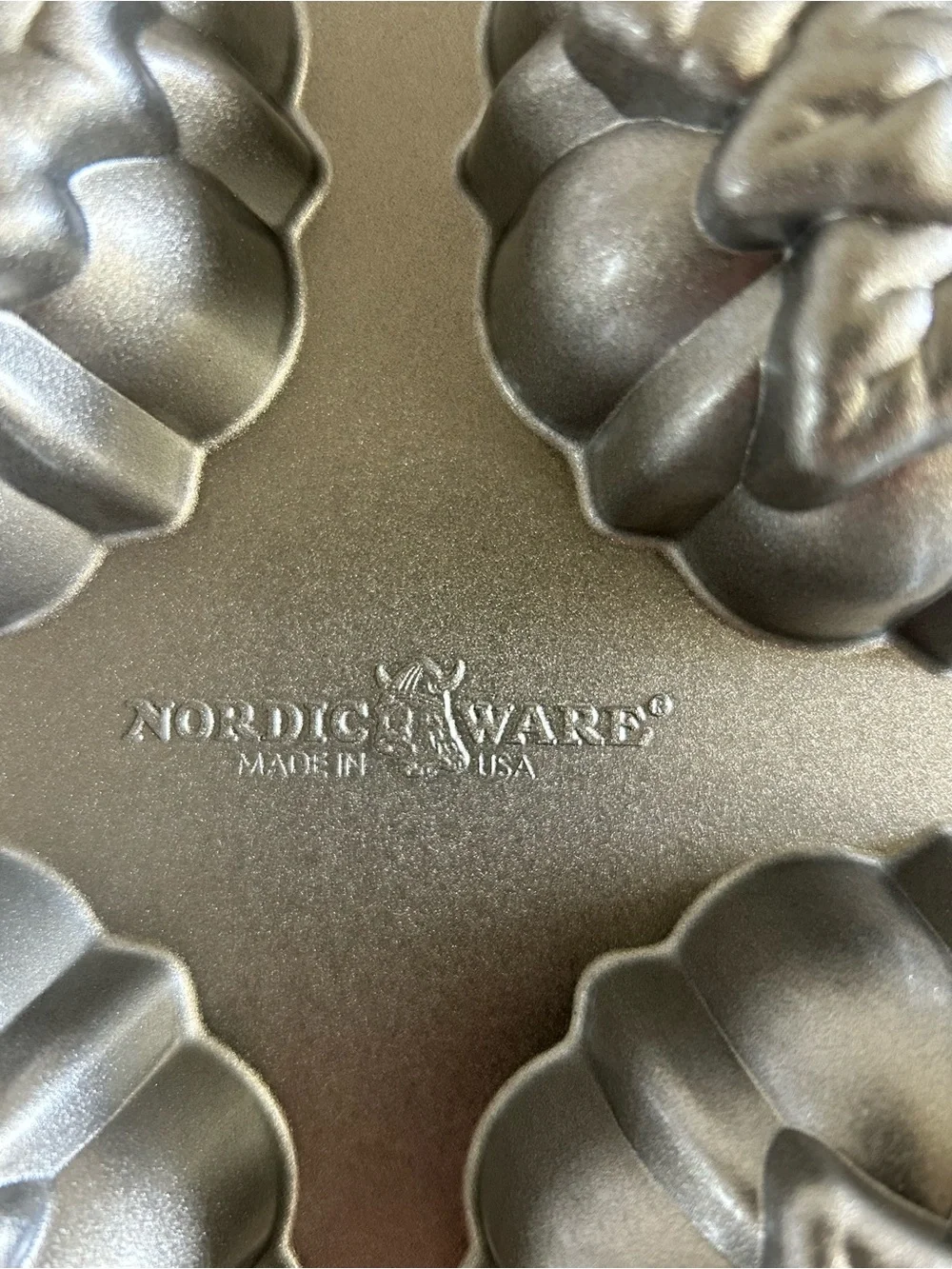Nordic Ware Wreathlettes Pan Baking Holiday Cake Mold Christmas NEW